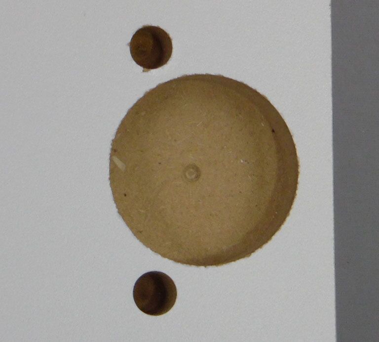 6mm edge distance from hole edge<br />to edge of door
